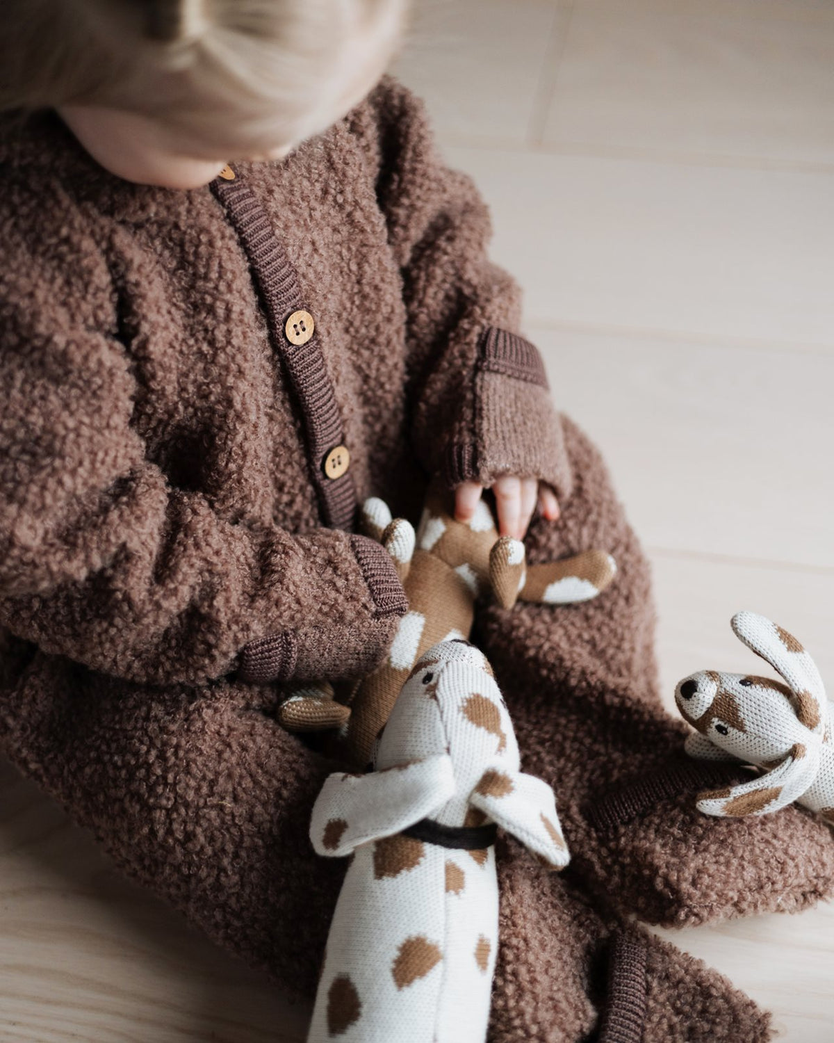 Smallstuff Hundekurv med strikkede hund og hvalpe